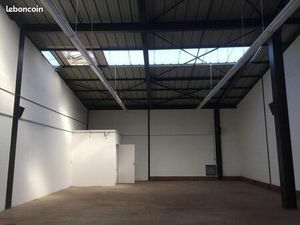 Local industriel 142 m²