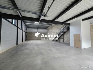 Local 371 m² Éragny