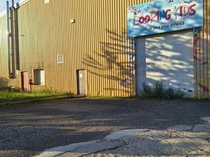 Local  commercial  1000 m