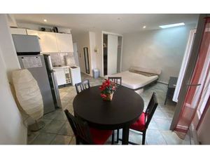 Location appartement  m² T-2 à Le Beausset  562 €