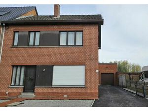 Halfopen bebouwing met werkhuis en prachtig uitzicht in Wellen