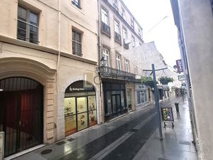 À VENDRE APPARTEMENT DE CARACTÈRE AVEC COUR PRIVATIVE COE