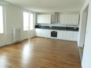 CHAMBERY Hyper Centre  Vaste T2 avec charme