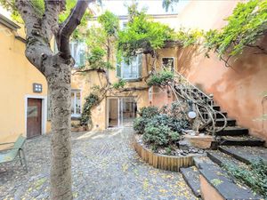 Demeure de caractère avec cour intérieure en hyper centre de