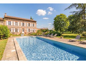 Maison de maître au coeur d'un parc arboré à Lherm