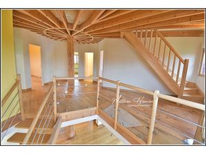 Maison d’architecte polygonale bioclimatique à ossature bois  unique sur le secteur