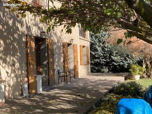 Loue T3 Bas de villa en campagne LURS