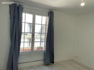 Studio meublé avec grande terrasse