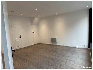 Location local commercial au centre-ville de ROYE (80700)