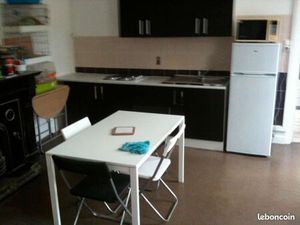 Studio toutes charges comprises