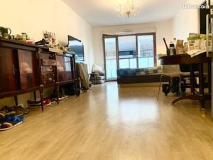 Sous-Location 1200 / mois durant 3 mois meublé F2 de 52M2 Porte de Montreuil