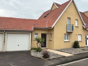 Maison mitoyenne meublée 80 m2 hab  90m2 au sol + garage + 50m2 terrasse