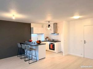 Location d'un appartement (F2 5) complétement rénové au 3e étage avec balcon - rue de Damm