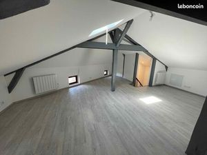 Charmant appartement T2 dans un immeuble au centre de Lacapelle-Marival