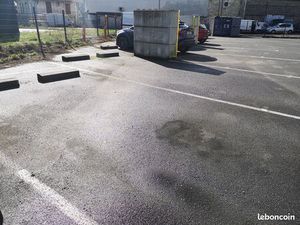 7 grandes places de parking extérieures – Proximité immédiate rocade bordelaise (Sortie 20