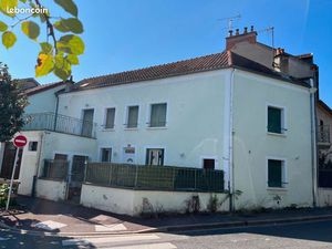 3 chambres + grand garage  cave et grenier