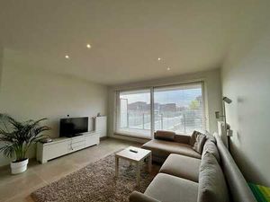 Instapklaar appartement met 2 slaapkamers nabij het Stati...