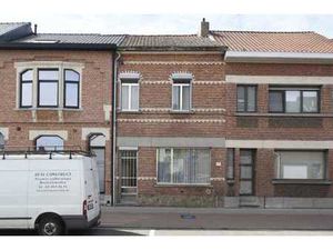 Te renoveren woning met grote Zuidgerichte tuin