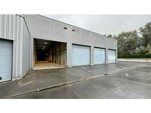 Entrepôt à louer près de R4 à Evergem