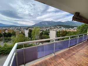Appartement T4 de 80.73 m2 rénové avec terrasse  cave et par