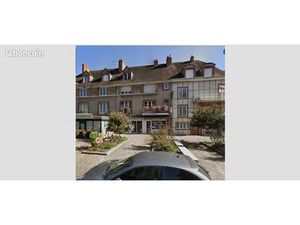 Immeuble de rapport – Centre de Gien (45500) – 2 Commerces -1 appartements – 213 m² – Rent