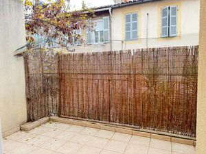 Type 3 traversant avec extérieur et garage double Marseille 10e