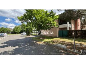 A vendre BORDEROUGE - Appartement T4 traversant et deux places de stationnement