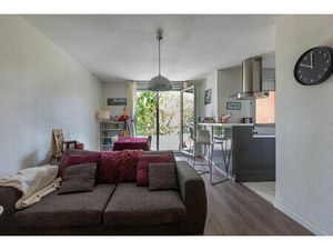 T2 - DERNIER ETAGE - MEUBLE