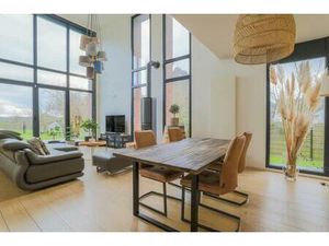 Maison cubique de 5 pièces de 170 m² située à Bourghelles