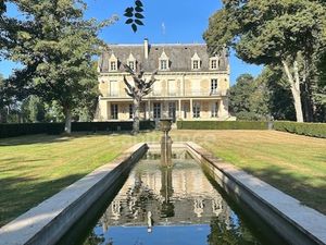 Magnifique château entièrement rénové et propriété équestre à vendre proche de SANCERRE (1