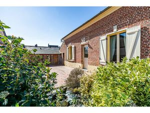 Charmante fermette rénovée avec dépendances et jardins