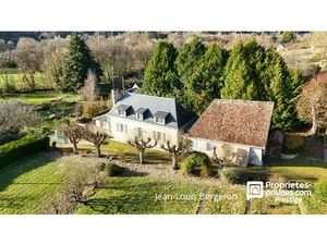 Propriété de charme .Maison bourgeoise en tuffeau  dépendance XVII  parc paysager