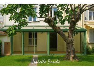 Le charme de l'ancien pour cette maison de ville avec 3 chambres   véranda et jardin