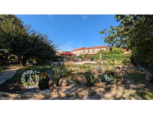 SOREDE Propriété plein centre village