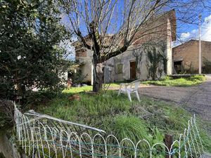 Maison à finir avec hangar et parc ( +puits)