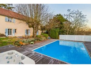 Maison de 8 pièces de 225 m² située à Fixin