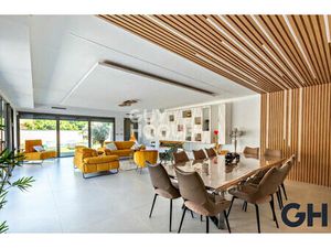 Villeurbanne - Maison contemporaine - 11 pièces  381m2