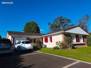 Maison/villa de plain pieds dans résidence avec piscine et tennis