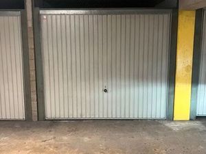 Box fermé sécurisé - Centre Chartres - Place des Epars