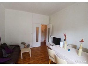 Apparement 4 pièces  Salon qui donne sur balcon  2 grande chambre avec balcon  1 petite ch