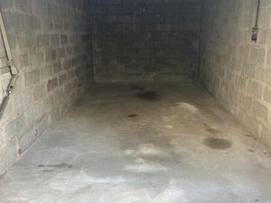 Parking à louer - 12 m2 - Pessac - 33 - AQUITAINE