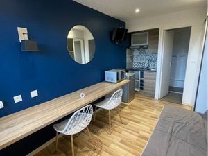 A loue studio refait a neuf 1 etage