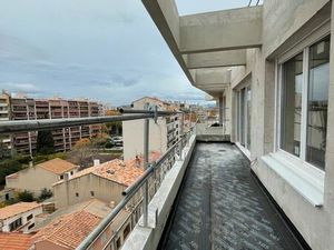 T2 terrasse parking la timone