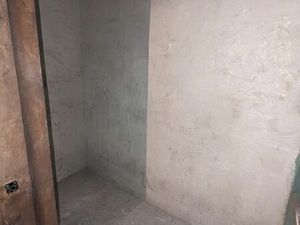 Cave avec prise électrique 4m² box local de stockage Gare de l'Est Gare du Nord métro Pois