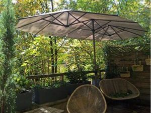 Pied de colline charmante maison meublée