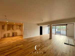 Terrasse  jardin et parking en centre-ville