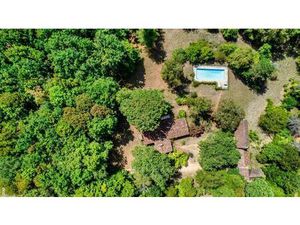 Proche Sarlat- Ensemble en pierre avec maison principale   gîte  dépendances  et piscine..