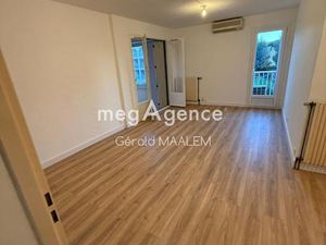 Appartement rénové de 66m² avec cave et parking à Fréjus