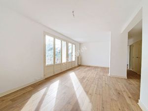 A LOUER APPARTEMENT 3 PIÈCES ENTIÈREMENT RÉNOVÉ ET TRÈS LUMINEUX POITIERS OUEST QUARTIER D