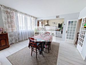 Grand appartement rénové avec vue imprenable sur Poitiers  à deux pas du Parc Mozart